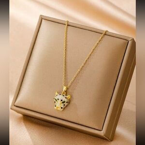 Personality Style Animal Shaped Iced Out Pendant Fashionable Necklace Gold color